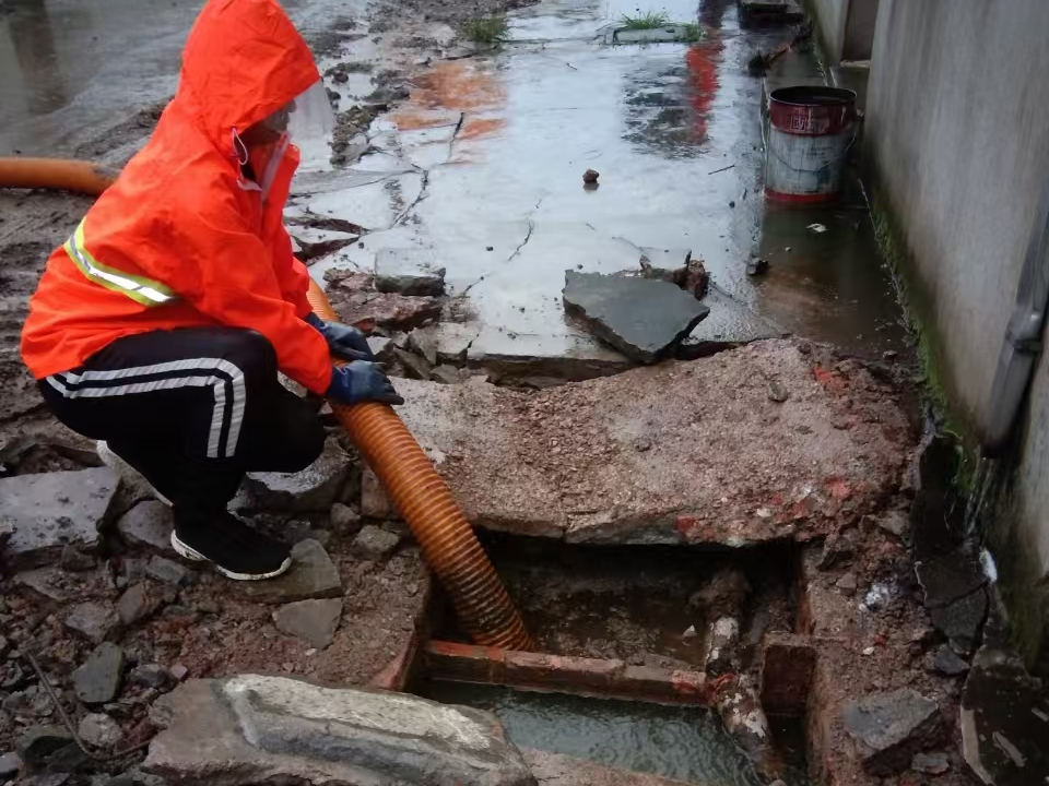 丰镇专业清理污水池 炜誉市政以规范流程守护城市 “肠道”